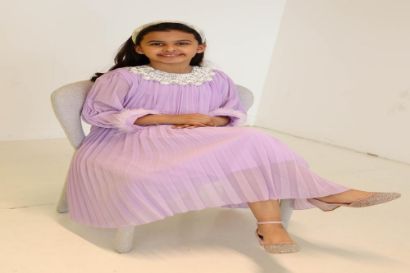 صورة جلابية موف كلاسيكي انيق وجميل باللؤلؤ على الصدر